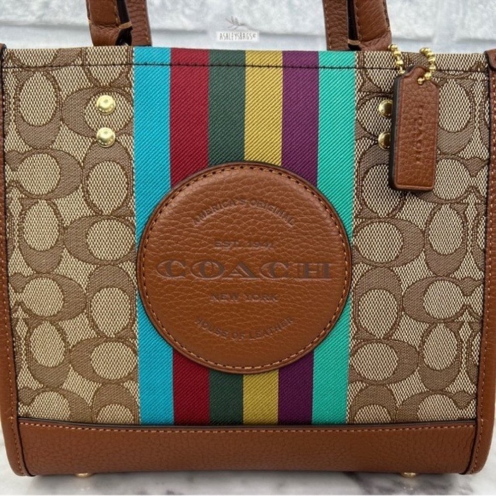 Coach crossbody - Picture 11 of 16